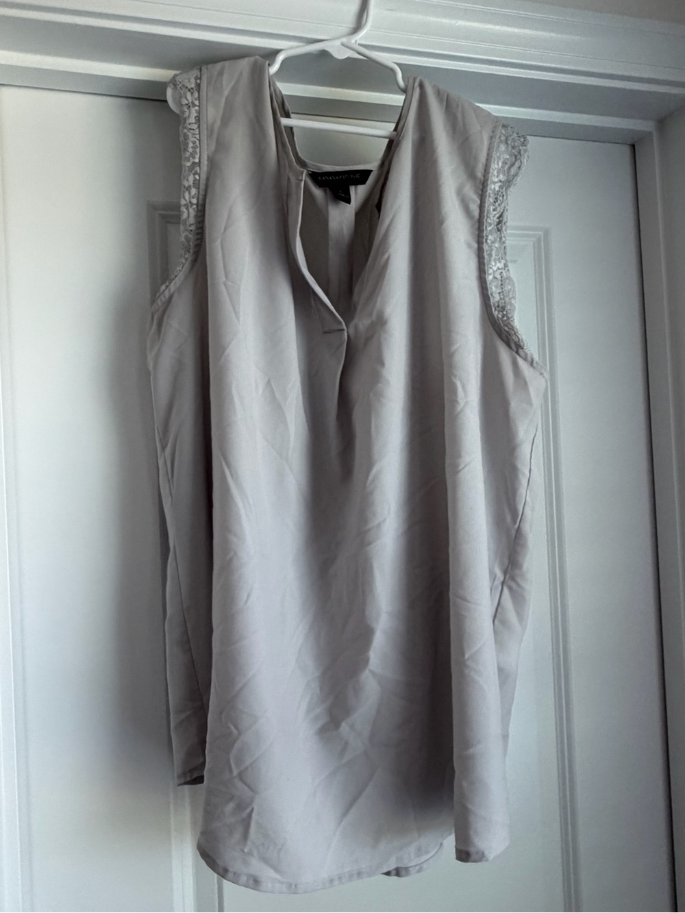 Banana Republic Sleeveless Lace-Trim V-Neck Camisole in Light Gray